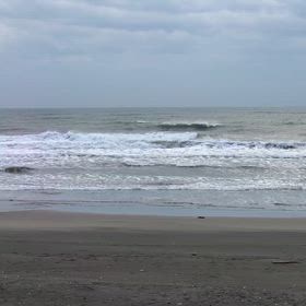 10月30日千葉北、東浪見の朝の波の画像