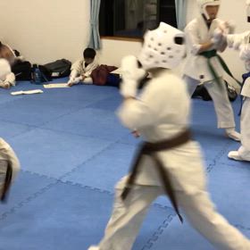 富士虎右ミドルキック４連打！の画像