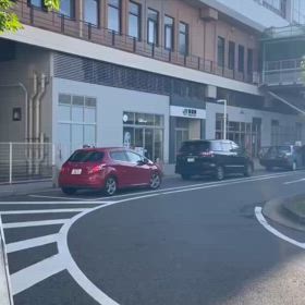 新潟駅の新幹線乗り場と緑の窓口の画像