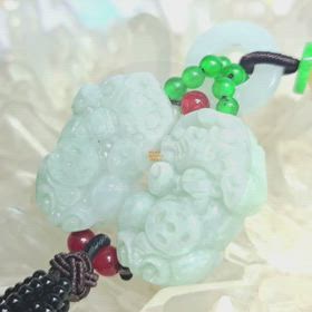 ✨翡翠のヒキュウ＆元宝根付け✨の画像