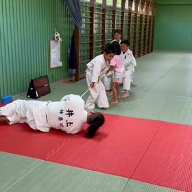 引っ張る稽古の画像