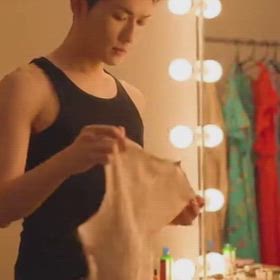 生成AI動画、女装　長身男性の場合の画像