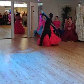 友達のダンスホールの画像