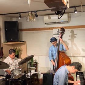 始まりましたピアノトリオの画像