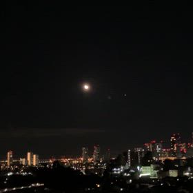 春分の日のお月様の画像