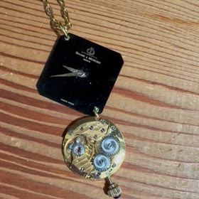 動いてるムーブメントネックレス完成ですの画像