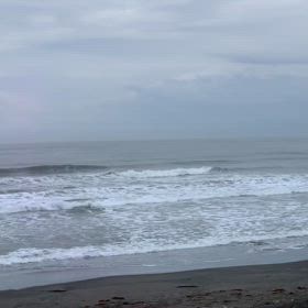 4月27日千葉北、東浪見の朝の波の画像