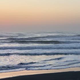 3月30日千葉北、東浪見の朝の波の画像