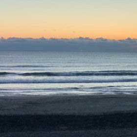 12月9日千葉北、東浪見の朝の波の画像