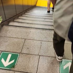 筋トレを始めて自信を持ち始めた人の歩き方の画像