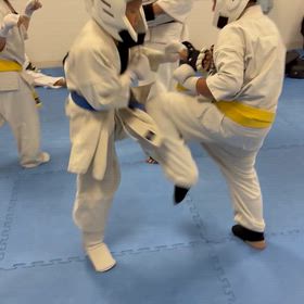 ハルトの強烈な下突き！の画像