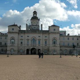 英国旅行記２日⑩/30　Hoursegurdsの画像