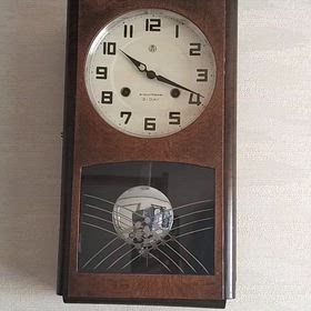 地震後に動き出した時計の画像