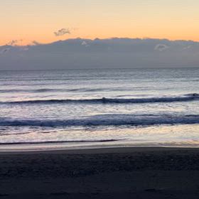 2月8日千葉北、東浪見の朝の波の画像