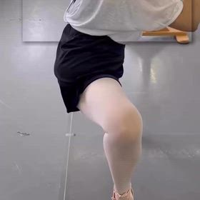 トゥシューズでグランプリエの画像