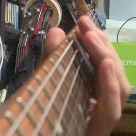 「弾きたい気持ちはあるけど、弾けない」の画像