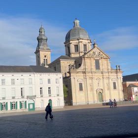 19時を知らせる鐘の音の画像