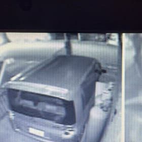 Uターンする委託宅配業者（黒の軽バン）の画像