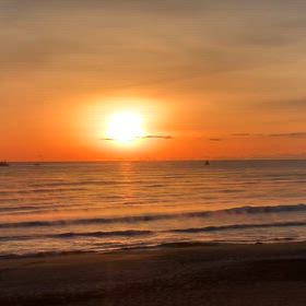 12月13日千葉北、東浪見の朝の波の画像