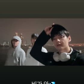 テテ☆Instagram 「雨が降ってる」  251012の画像