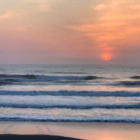 4月14日千葉北、東浪見の朝の波の画像