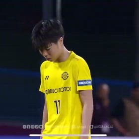 アカデミーの選手のボールのボールの持ち方の画像