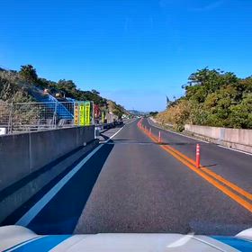 いつ完成するのやら、建設中の高速道路の画像