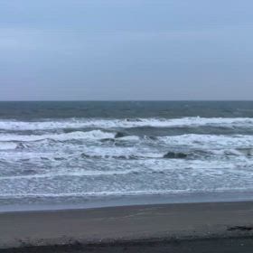 4月5日千葉北、東浪見の朝の波の画像