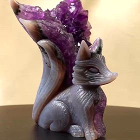 九尾の狐が彫刻されたアメジストクラスター置物 | 天然石とヒーリング