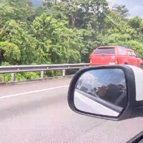 【マレーシア】 ペラ州高速道路でツアーバス事故に遭遇の画像