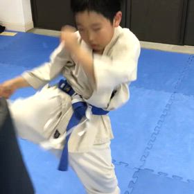 回し蹴り左右連打2の画像