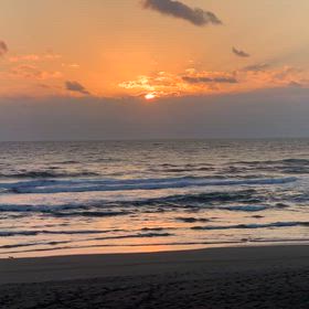 11月15日千葉北、東浪見の朝の波の画像