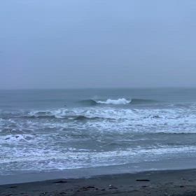 4月25日千葉北、東浪見の朝の波の画像