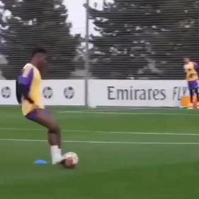 アウトの使い方が上手い選手は身体が開いてないの画像