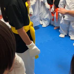 空手教室じゃなくて、リンボーダンス教室の画像