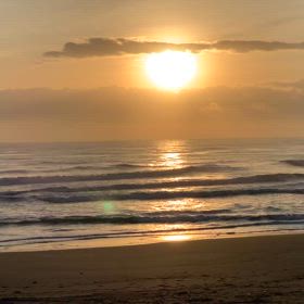 11月1日千葉北、東浪見の朝の波の画像