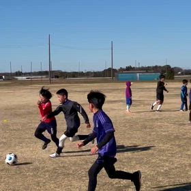 アカデミーの子たちのボールの持ち方の画像