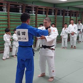 相手を押す稽古相手を引く稽古の画像