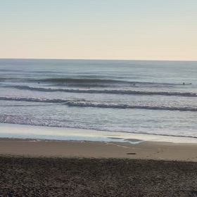 4月30日千葉北、東浪見の朝の波の画像