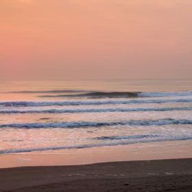 4月20日千葉北、東浪見の朝の波の画像