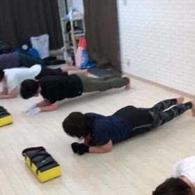 女性メインの運動の画像