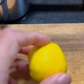 ご近所さんから柚子を頂いたので柚子酢を搾りました｡の画像