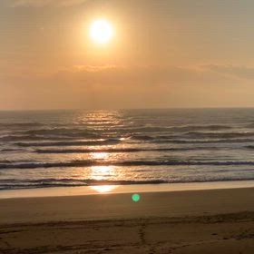 10月31日千葉北、東浪見の朝の波の画像