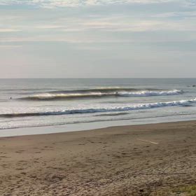 8月12日千葉北、東浪見の朝の波の画像