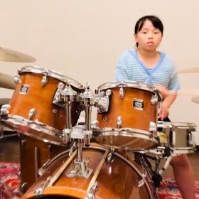 発表会出演のカッコイイ小学生ドラマー！の画像