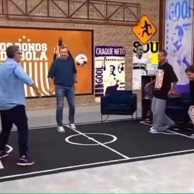 元ブラジル代表選手たちのリフティングの画像