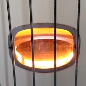 石油ストーブ今シーズン初点火〜の画像