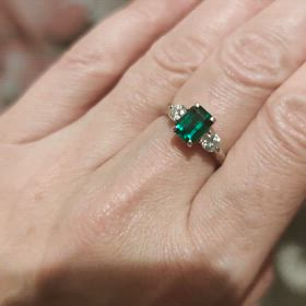 2つのエメラルドの画像