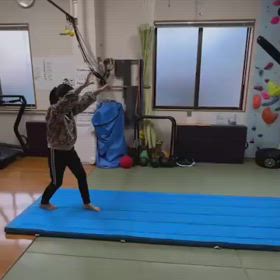 体操大好き次女の片手側転の画像