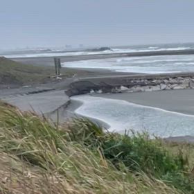 10月29日千葉北、東浪見の朝の波の画像